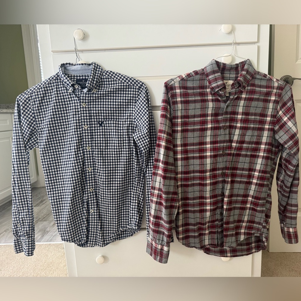 Lot of (2) American Eagle button down shirts XXS AND XS